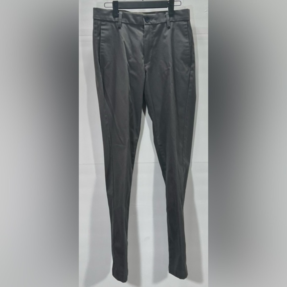 Dockers Men's Charcoal Chinos